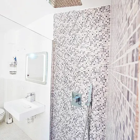 5 Mins From And 1 Min From Center - Porto Appartement *