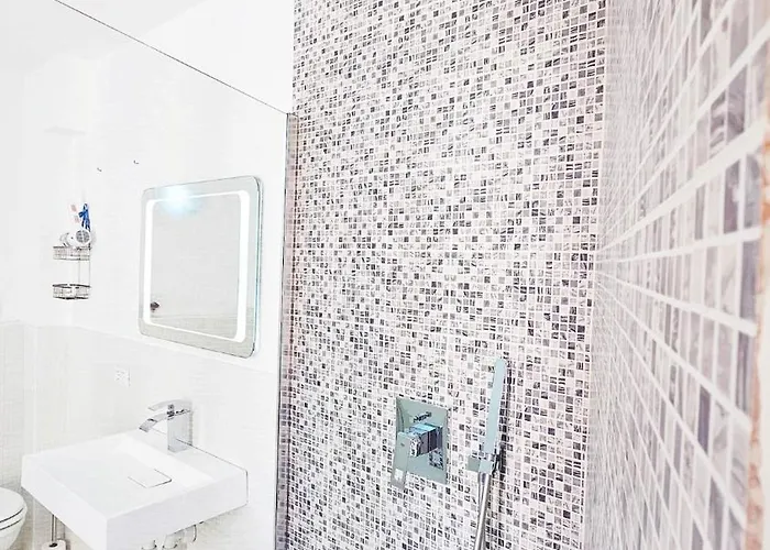 5 Mins From And 1 Min From Center - Porto Lägenhet *