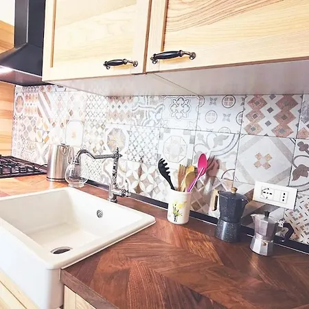 Apartment 5 Mins From And 1 Min From Center - Porto Imperia