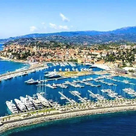 Apartment 5 Mins From And 1 Min From Center - Porto Imperia