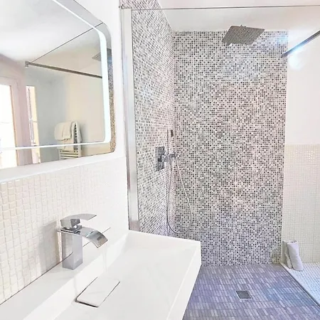 5 Mins From And 1 Min From Center - Porto